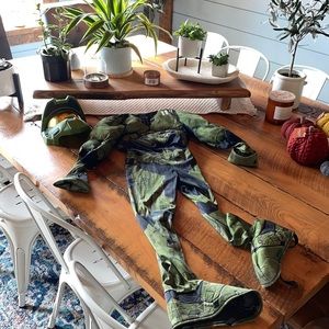 Size medium halo Halloween jumpsuit and helmet/mask